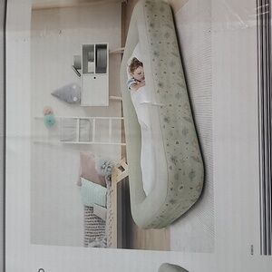 Kids Airbed with pump and carrying case